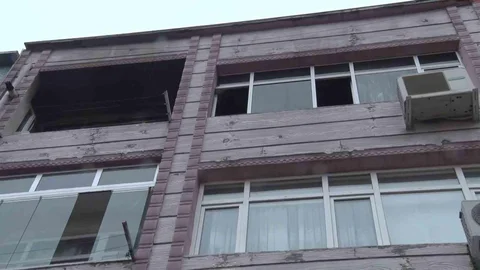 İstanbul'da Eşini Öldürdü, Evi Yaktı