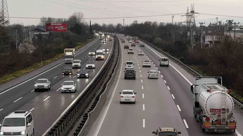Anadolu Otoyolu'nda Akıcı Trafik Yoğunluğu