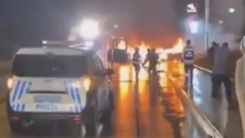 Gaziantep'te İki Otomobil Yangın Çıkardı