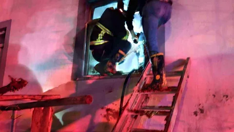 Siirt'te İki Katlı Evde Yangın Çıktı