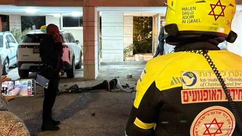 İran Füze Saldırıları İsrail'de Hasara Yol Açtı