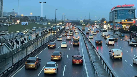 İstanbul'da Trafik Yoğunluğu Yaşandı