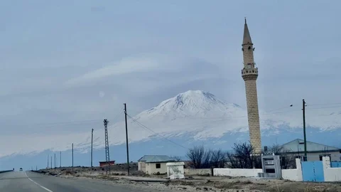 Ağrı Dağı'nın Zirvesi Büyülüyor