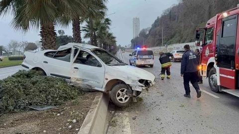 Alkolle Kaza Yapan Sürücü 4 Kişiyi Yaraladı