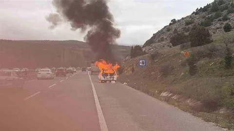 Seyir Halindeki Araç Yanarak Zarar Gördü