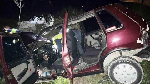 Kütahya Emet'te Otomobil Şarampole Yuvarlandı