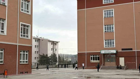 Ara Tatil Sona Erdi Okullar Açıldı