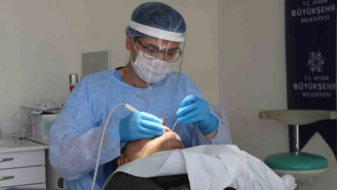 Aydın'da Ücretsiz Diş Polikliniği Açıldı