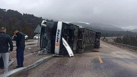 Konya'da Yolcu Otobüsü Devrildi