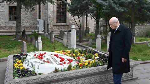 Bahçeli, Yazıcıoğlu'nun Kabrini Ziyaret Etti
