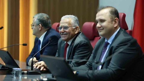 Kayseri'de Başkan Büyükkılıç Personeliyle Bayramlaştı
