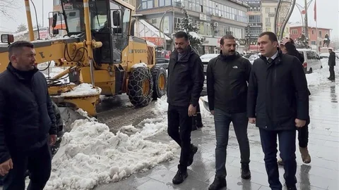 Hakkari'de Karla Mücadele Çalışmaları Devam Ediyor