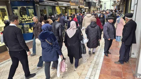 Altın Fiyatları Düşünce Kuyumcular Dolduruldu