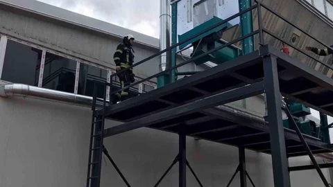 Elazığ'da Mobilya Fabrikasında Yangın Çıktı