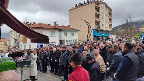 Burdur'da Nişanlı Çiftin Cenazesi Yan Yana Defnedildi