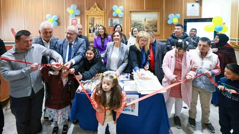 Özel İhtiyaçlı Bireylerin Eserleri Manisa'da Sergilendi