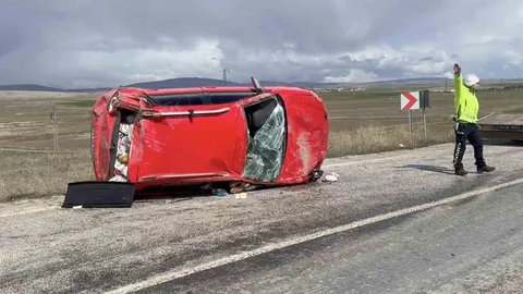 Çorum'da Takla Atan Otomobilde Yaralılar Var