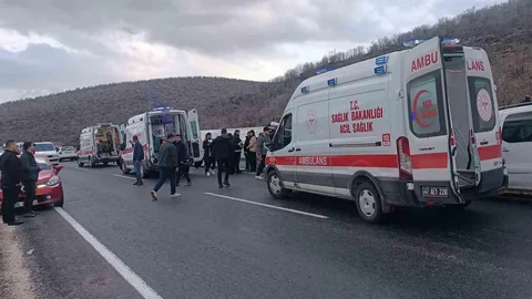 Mardin'de Yolcu Otobüsü Devrildi