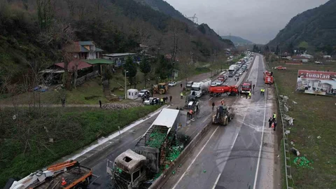 İki Tır Çarpıştı, Sakarya'da Trafik Kazası Oluştu