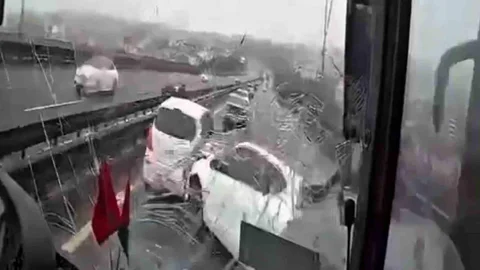 Kocaeli'de 8 Yaralı Kaza Görüntülendi