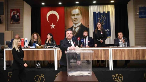 Kuşadası'nda Başkan Değişikliği Gerçekleşti