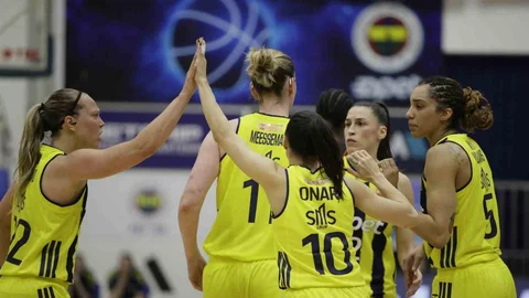Fenerbahçe Kadınlar Basketbol Süper Ligi'nde Önde