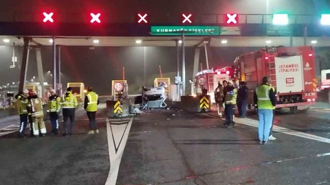 İstanbul'da Otoyolda Takla Atan Araçta 2 Yaralı