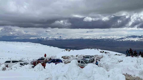 Ağrı Dağı'nda Kadın Dağcıyı Arama Çalışmaları Devam Ediyor
