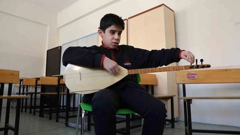 Sivas’ta Görme Engelli Genç Müzisyen