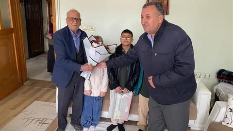 Diyarbakır'da Öğrencilerden Vefa Ziyareti