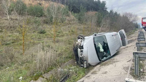 Bilecik'te Şarampole Uçan Araçta İki Yaralı