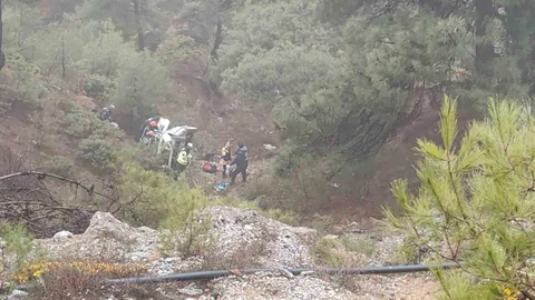 Denizli'de Şarampole Devrilen Araçta 1 Ölü, 4 Yaralı