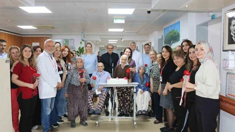 Yaşlılar Haftasında Moral Ziyareti İzmir'de