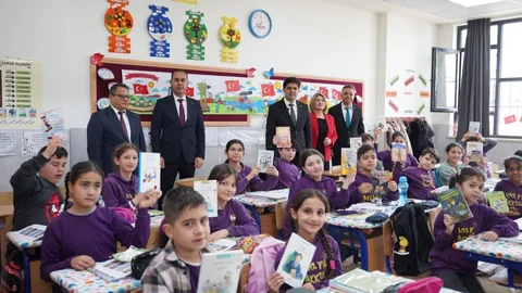 Mektup Köprüsü Kuruldu: Bakan Tekin’den Akkent İlkokulu Öğrencilerine Mektuplarla Özel Cevaplar Geldi