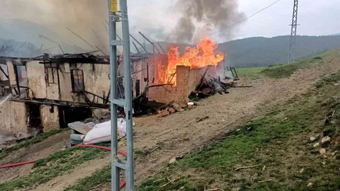 Karabük'te Ahşap Ev Yangını