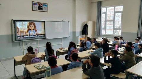 Burhaniye'de Finansal Okuryazarlık Dersi Verildi