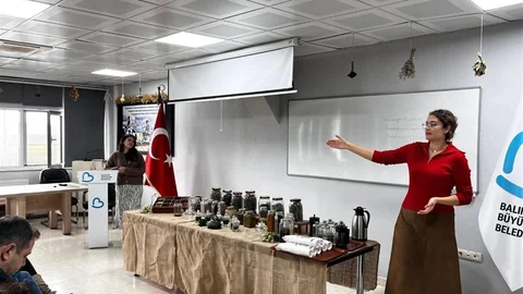 Balıkesir'de "Ayın Atölyesi" Programı İlgi Görüyor