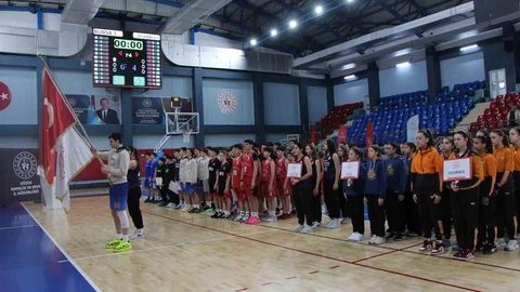 Düzce'de Basketbol Yarı Final Müsabakaları Başladı