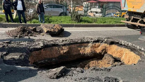 Diyarbakır'da Yol Çökmesi Olayı