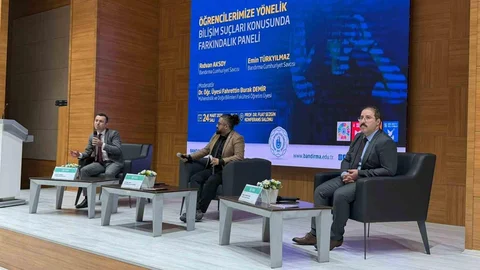 Bandırma'da Bilişim Suçları Paneli Düzenlendi