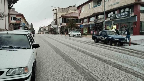 Çal'da Mart Ayında Kar Yağdı