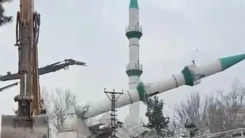 Malatya'da Hasar Gören Cami Yıkıldı