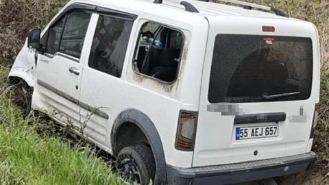 Bafra'da Su Kanalına Düşen Araçta Yaralı Var