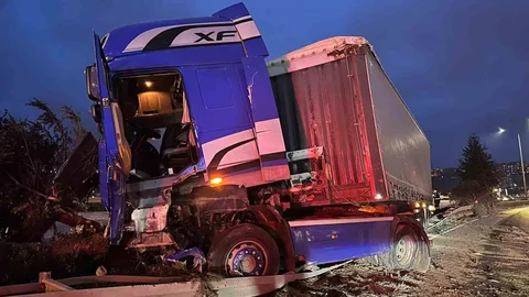 Samsun'da Tır Devrildi