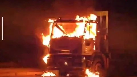 Van’da Çöp Kamyonu Yandı