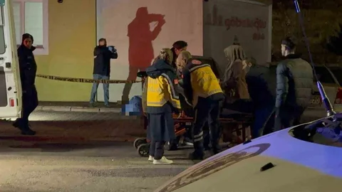 Yaşlı Kadın İkinci Kattan Düştü