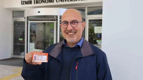 İzmir'de 49 Yaşında Mimarlık Diploması Aldı