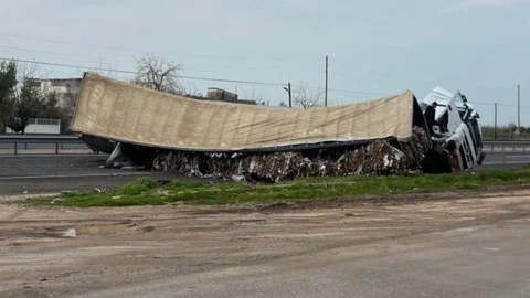 Mardin'de Tır Devrildi, 1 Yaralı