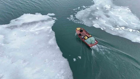 Nazik Gölü'nde Balıkçılar Suya İndi