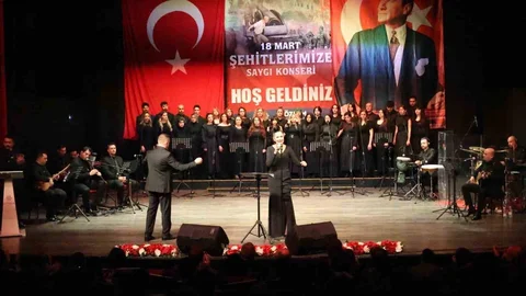 Aydın'da Şehitlere Saygı Konseri